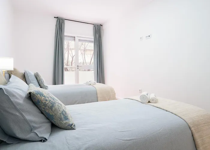 Host Wise - Spacious Fresh Flat W Terrace - Near Sea