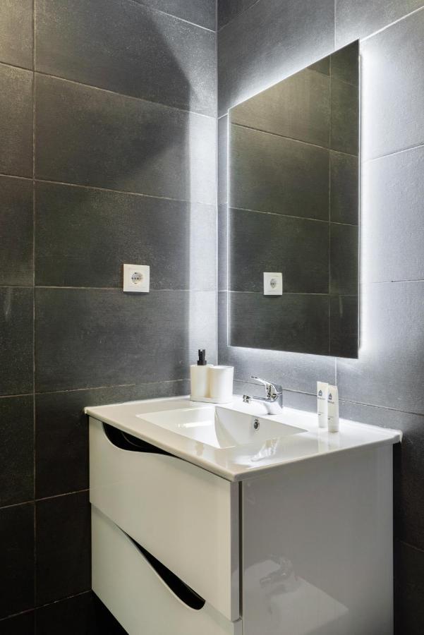 Host Wise - Spacious Fresh Flat W Terrace - Near Sea *